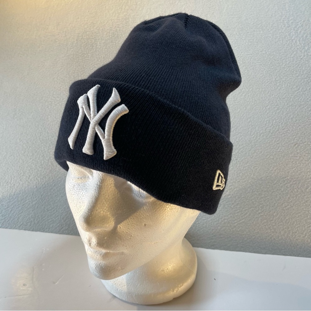 New Era Fits Unisex New York Yankees Heavy Knit Beanie Toque
